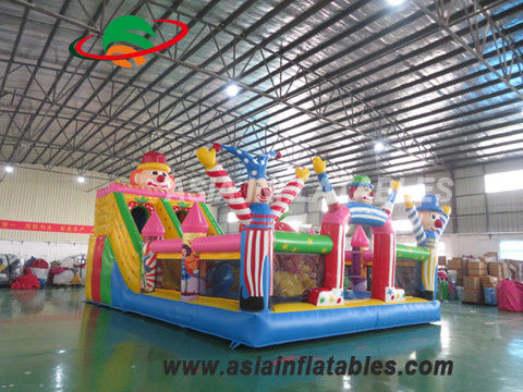 Anti ville gonflable rompue d'amusement de 8 x de 6M Colorful Clown Theme